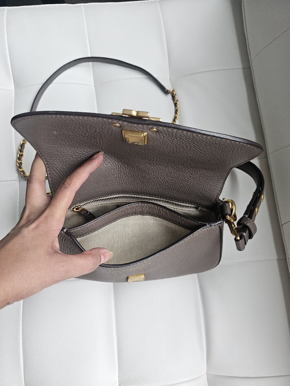 Authentic Tory Burch Taupe Pebbled Leather Crossbody with Gold Hardware - Picture 7 of 15